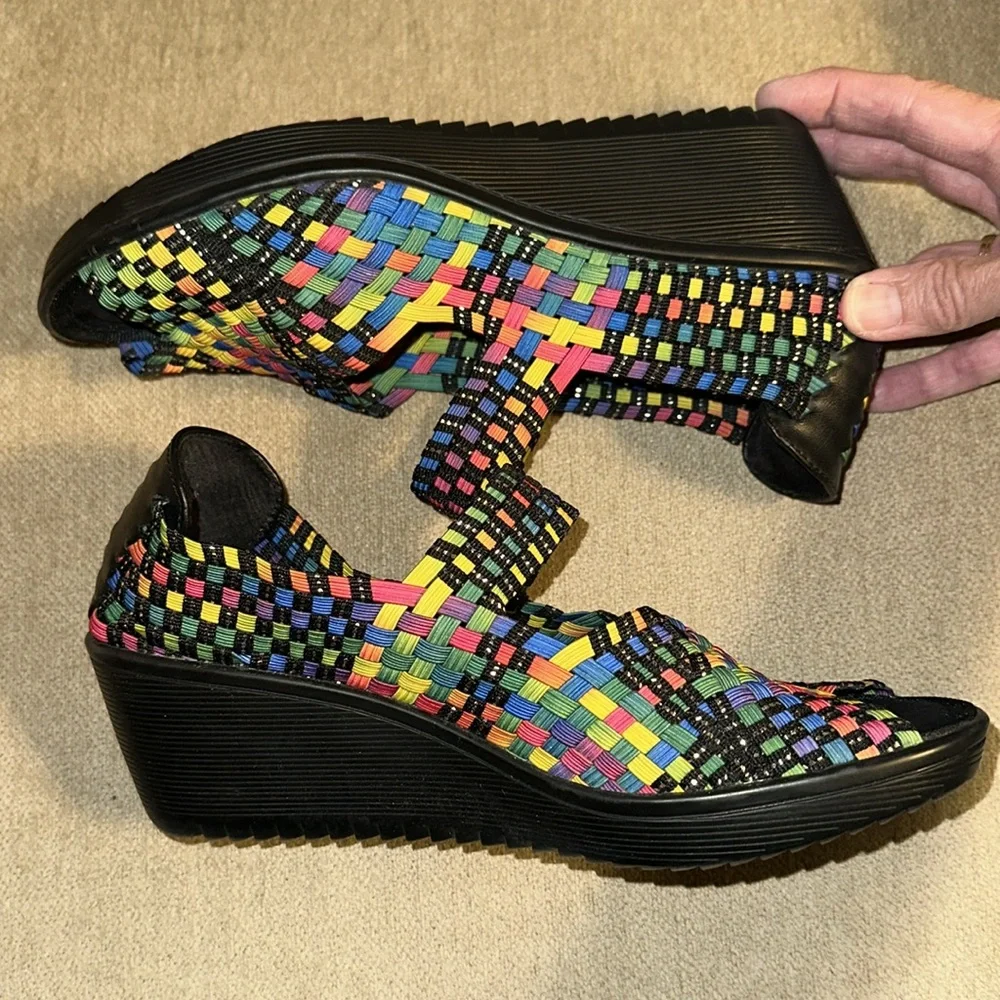BARE TRAPS Women’s Memory Foam Umma Wedge Heel Rainbow Woven Sandal Size 8.5